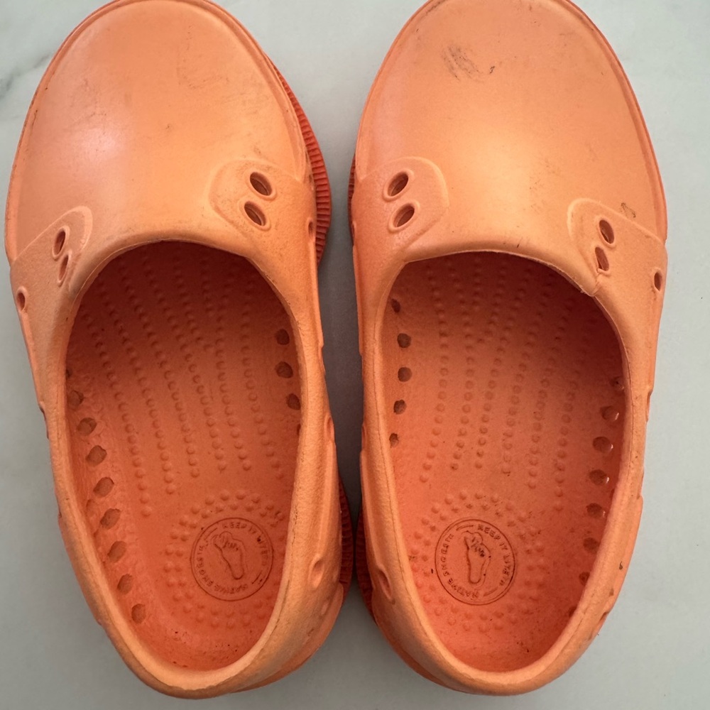 Toddler 6 Native Orange Clogs